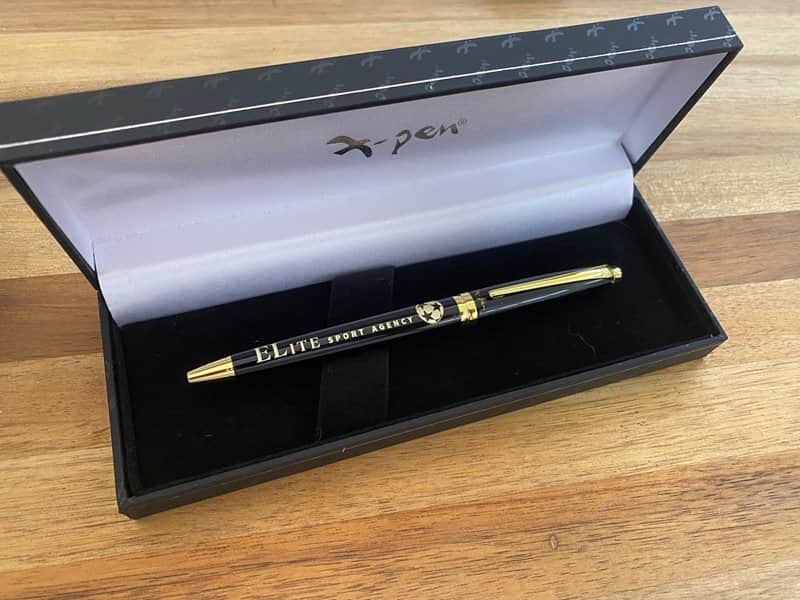 עט עם חריטה לוגו