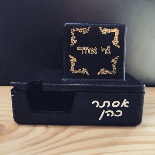 חריטה על בית תפילין