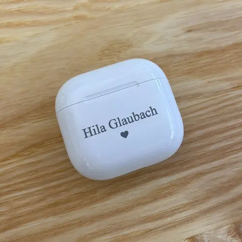 חריטה על איירפודס