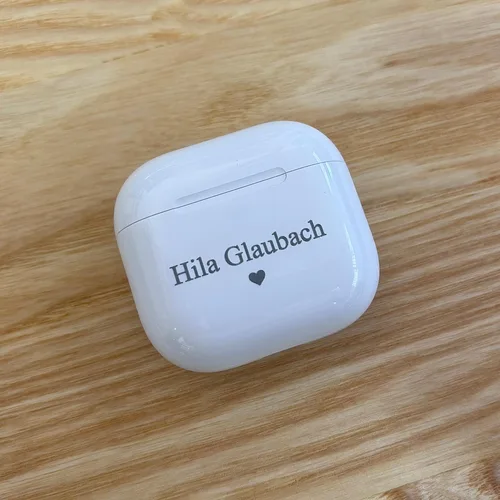 חריטה על אוזניות איירפודס