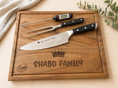 בוצ'ר עץ שיטה + סכין שף 21 סמ להב עם חריטה אישית כולל מדחום וקלשון