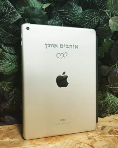 חריטה על אייפד - אפל